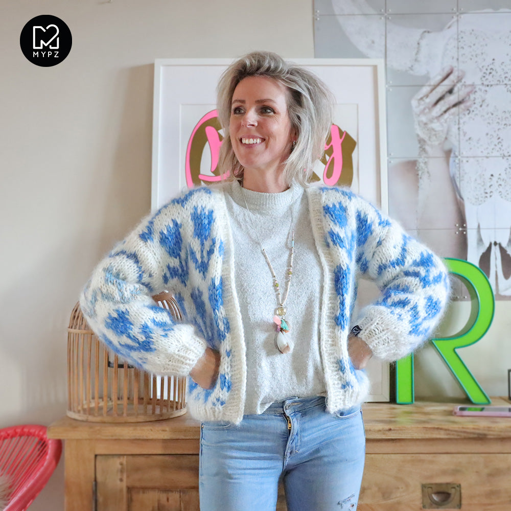 Knitting Kit – MYPZ Chunky Bomber Cardigan Tulips Blue No.9 (ENG-NL-DE)